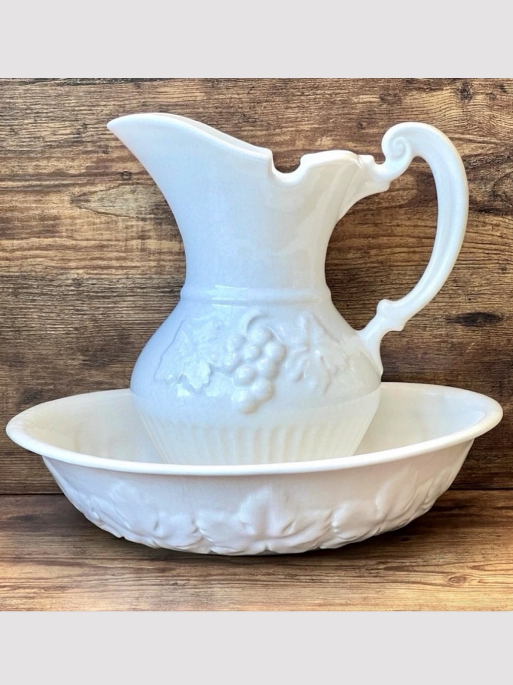 Lane & Co. 1961 Ceramic Pitcher Basin Table Lamp - Elegant White. MINt. vintage